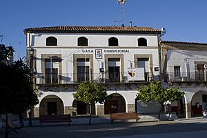 Archivo:Ayuntamiento de Ceclavin