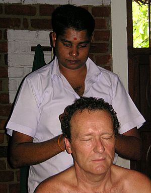 Archivo:Ayurweda kopfmassage