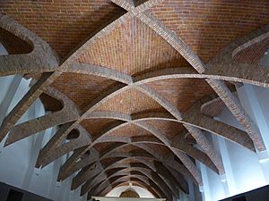 Archivo:Bóveda de la primera sala del Museo de América, Madrid, España