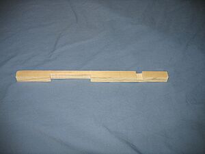 Archivo:Beekeeping entrance reducer
