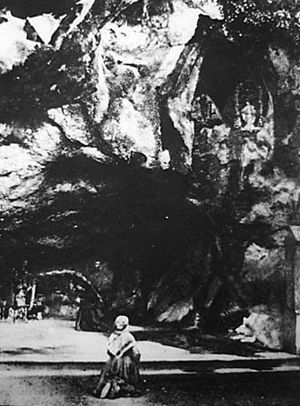 Archivo:Bernadette Soubirou grottos