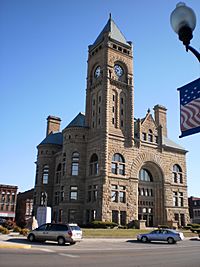 Archivo:Blackford County Courthouse SW corner Hartford City IN