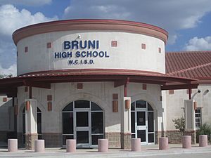 Archivo:Bruni, TX, High School IMG 3357