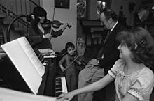 Archivo:Bundesarchiv Bild 183-Z0209-023, Kurt Masur mit Familie