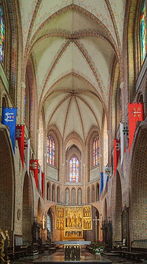 Archivo:Catedral de Poznan, Poznan, Polonia, 2014-09-18, DD 01-03 HDR