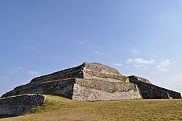 Costado pirámide.JPG