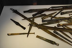 Archivo:Depósito de armas de la Ría de Huelva. Bronce Final - M.A.N. 01