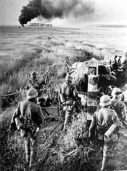 Archivo:German troops crossing the Soviet border