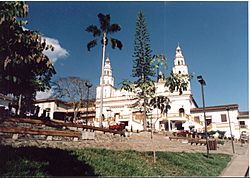 Archivo:Iglesia Parque