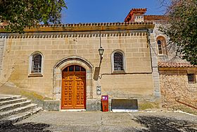 Iglesia de la Asunción de Nuestra Señora en Tubilla del Lago entrada.jpg