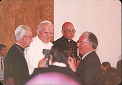 Archivo:Juan Pablo II - S M de Medellin 2