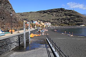 Archivo:La Palma - Tazacorte - El Puerto - Avenida El Emigrante + Playa 09 ies