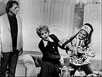 Archivo:Lucille Ball Elizabeth Taylor Richard Burton Heres Lucy 1974