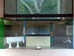 Archivo:Mausoleo de Juan Domingo Perón 02