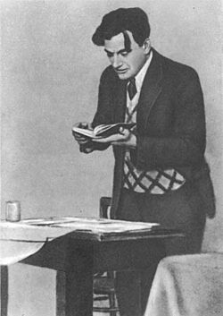 Archivo:Mayakovsky 1930 a