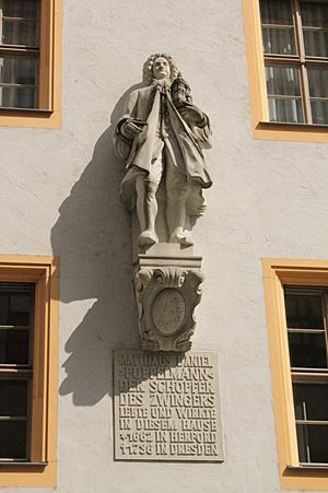 Archivo:Monument to Matthaus Poppelmann, Dresden Castle