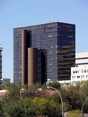 Archivo:Namdeb-CDM Building, Independence Avenue, Windhoek