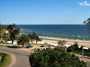 Archivo:Playa Mansa from the Planeta Palace Hotel, Atlantida, Uruguay