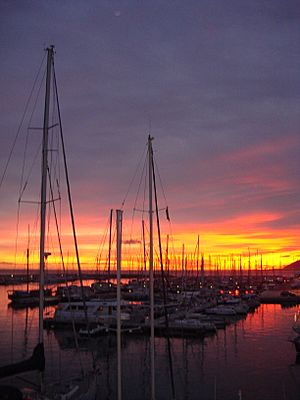 Archivo:Port Ginesta-puesta sol
