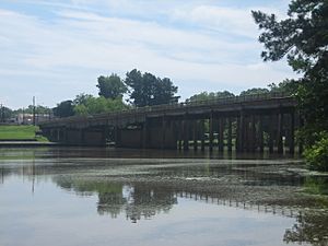 Archivo:Sabine River at Logansport, LA IMG 0950