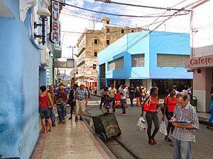 Archivo:Street view in Santiago de Cuba