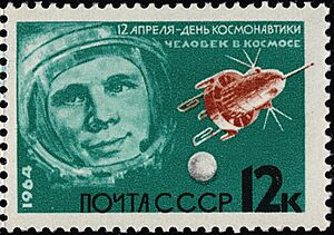 Archivo:The Soviet Union 1964 CPA 3014 stamp (Space Exploration. Gagarin and Vostok 1)