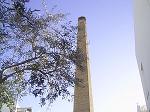 Archivo:Torre-Chimenea industrial. Brenes.