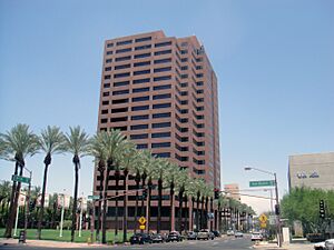 Archivo:Two Arizona Center - 2011-07-09 - South