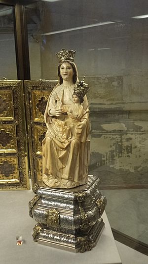 Archivo:Virgen de las Batallas. Sevilla