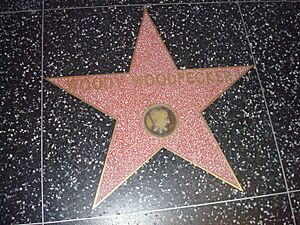 Archivo:Woody Woodpecker HWoF Star