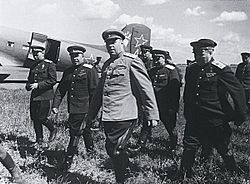 Archivo:Маршал Советского Союза А.М. Василевский на взлётном поле