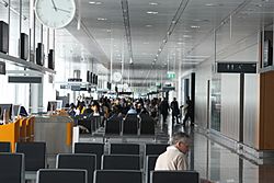 Archivo:Airport Munich innen 2009 PD 20090404 036