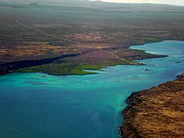 Archivo:Alvaro Sevilla Design Isla Santa Cruz Galapagos foto tomada desde el avión