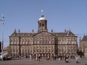 Archivo:Amsterdam, paleis op de Dam 2007-03-26 11.32