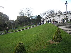 Archivo:April 2008 Montmartre 3