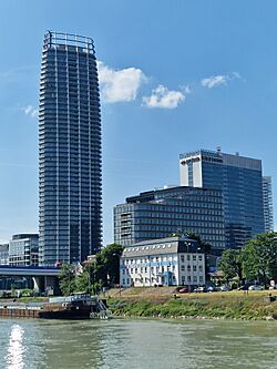 Archivo:Bratislava z Dunaja 3