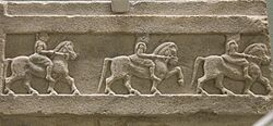Archivo:Britishmuseumbintepehorserelief (cropped)