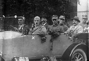 Archivo:Bundesarchiv Bild 102-00204, Bayern, Hitler auf Propagandafahrt