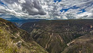 Archivo:Cañon del Sonche desde Mirador de Huancas
