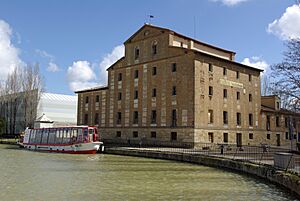 Archivo:Canal de Castilla 08 fabrica de harinas by-dpc