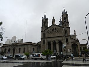 Archivo:Catedral de La Rioja, Argentina
