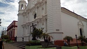 Archivo:Catedral de Santa Rosda de Copan, Hoduras