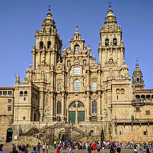 Archivo:Catedral de Santiago de Compostela agosto 2018 (cropped)