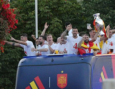 Archivo:Celebrando la cuarta Eurocopa de la selección española. Madrid, 15 de julio de 2024