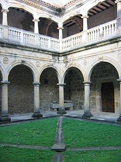 Archivo:Claustro de la Colegiata de Santa María de Zenarruza