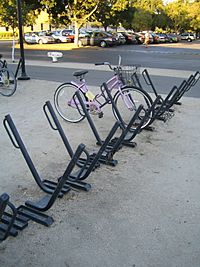 Archivo:Davis Bike Rack