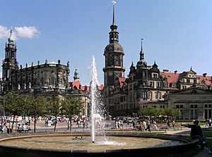 Archivo:Dresden-Schloss.and.Dom