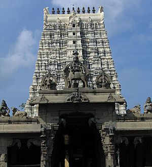 Archivo:East Gopura of Rameswaram Temple