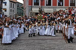 Archivo:Fiesta de San Roque en Llanes