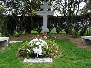 Archivo:Grave of Sergei Rachmaninoff